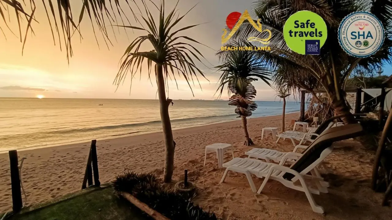 Beach Home Lanta 코란타 2*,